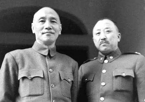 毛主席：驴先迈左脚还是右脚？卫立煌不解，听完主席解释恍然大悟