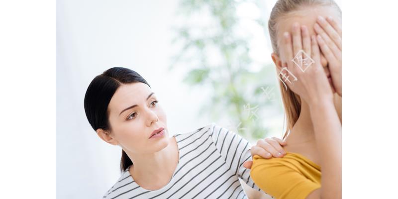 亲爸后妈打孩子被后爸亲妈救走,亲爸后妈把孩子给打了