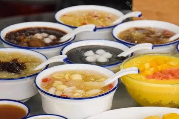 20岁负债女孩,20多岁女性自愿卖淫案件怎么处理