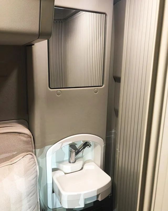 国产平头卡车改生活舱,平头卡车加长版生活舱