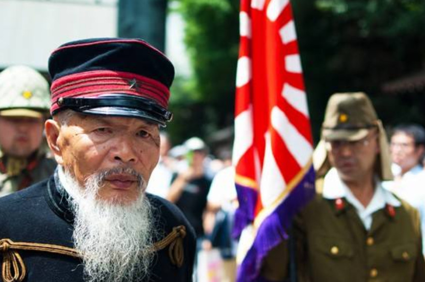 2004年，一位日本老兵来到黑龙江，指着地面：下面有一百多箱*药弹**