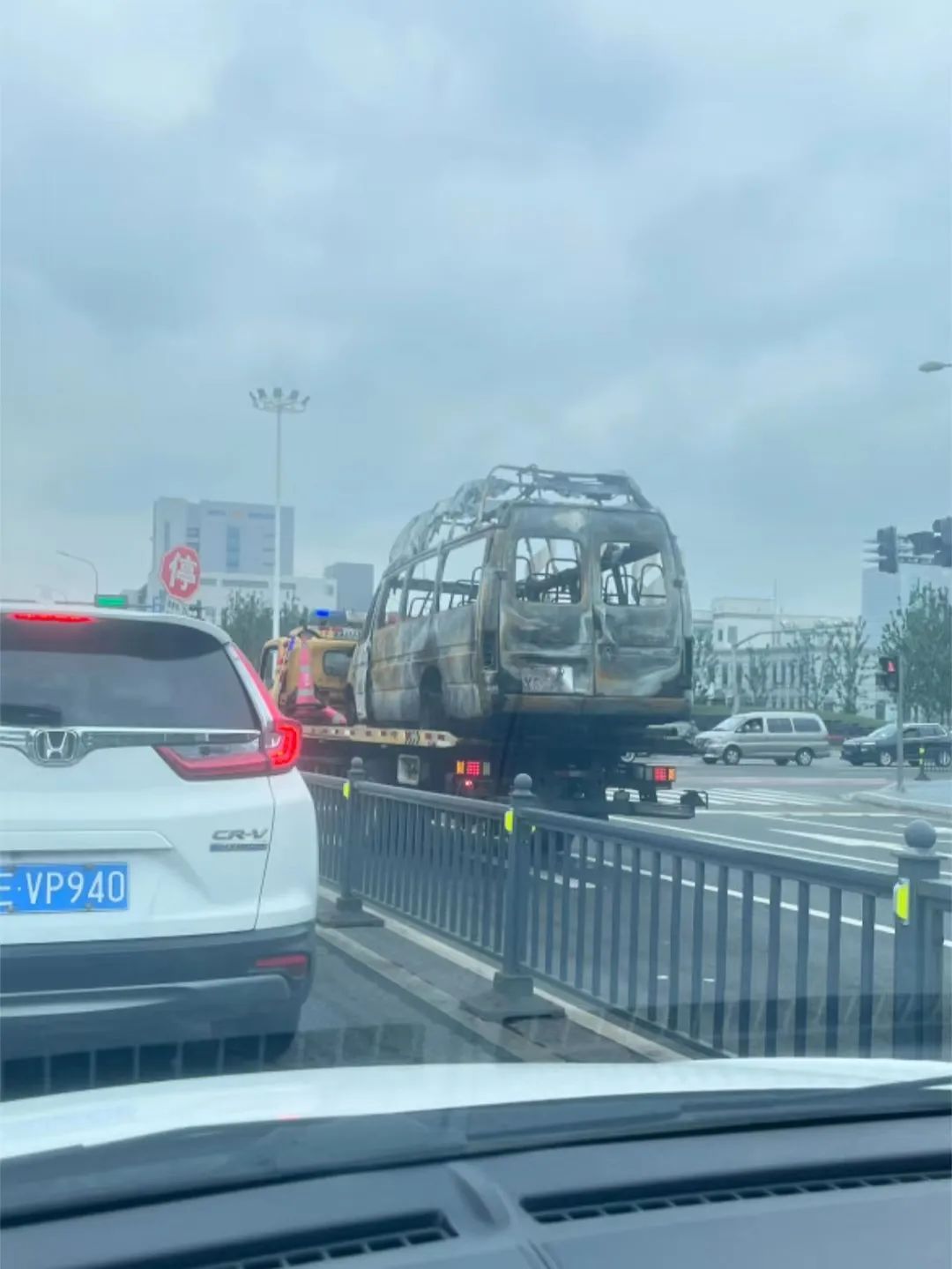 昆山蝶湖湾着火,昆山蝶湖湾楼顶死亡事件