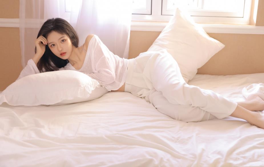 跟女生尬聊好久没聊了怎么开场白,和女孩子聊天的技巧避免尬聊