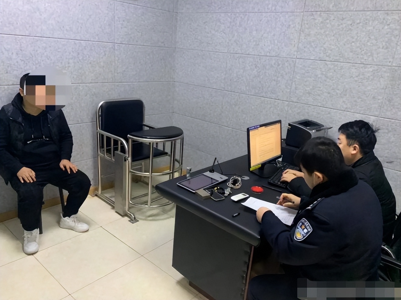 18岁男孩买玩具结果事情大了,男孩买玩具枪被判无期徒刑