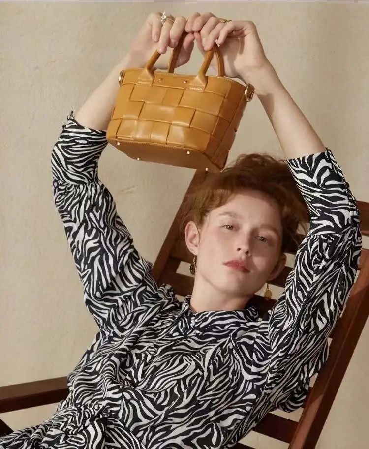 虞书欣同款双肩包平价,虞书欣10元包