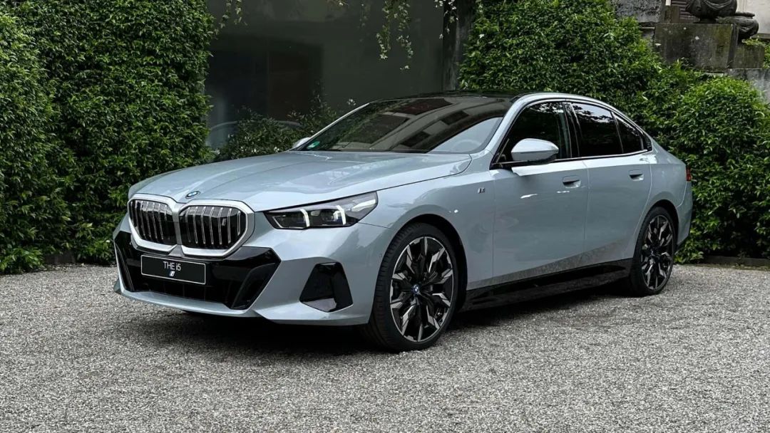 全新bmw5系8k显示屏,全新一代bmw5系g60依旧很能打