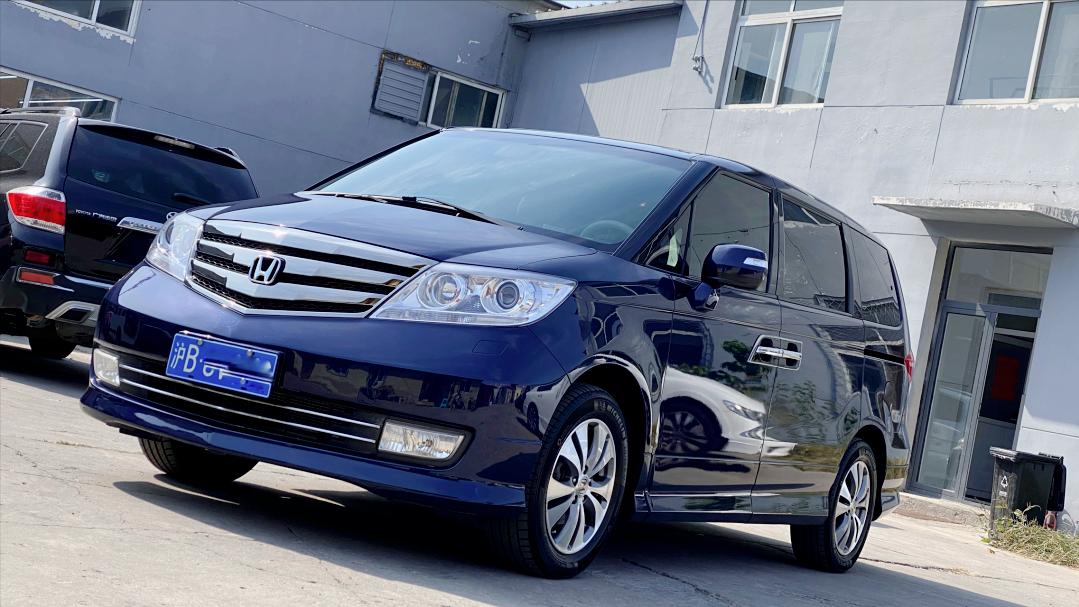 老款艾力绅二手车修复,老车翻新艾力绅