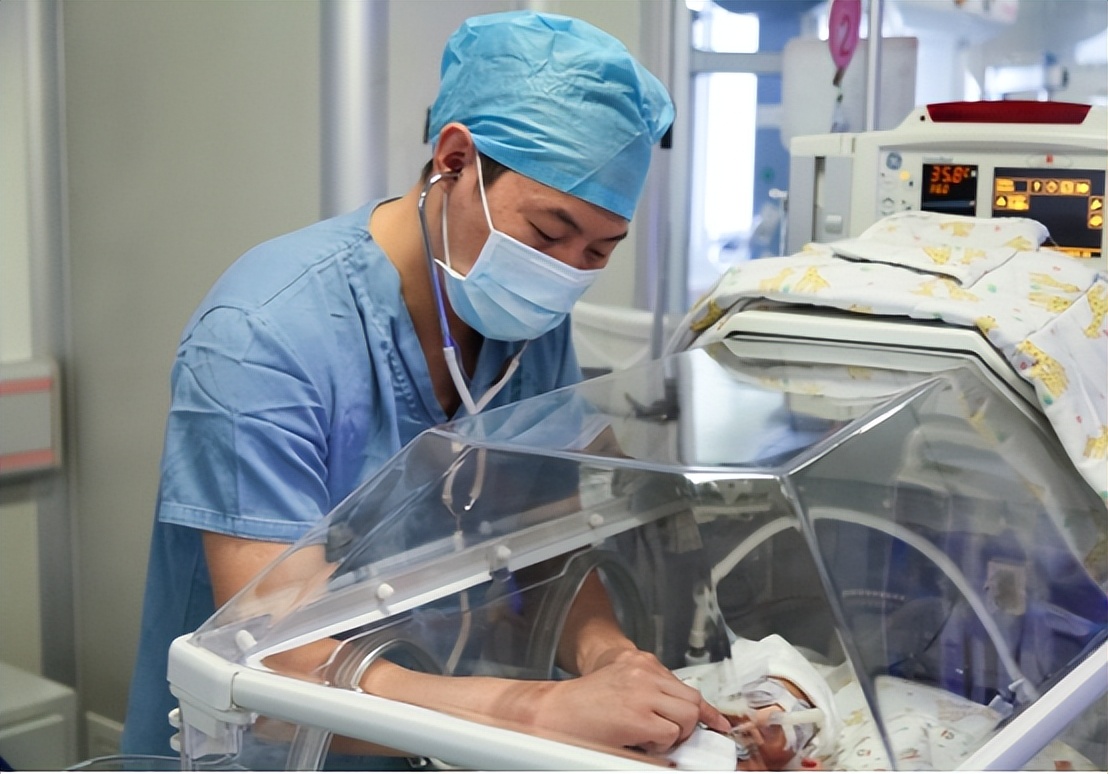 新生儿呼吸衰竭病例分析题,新生儿呼吸衰竭是什么原因引起的