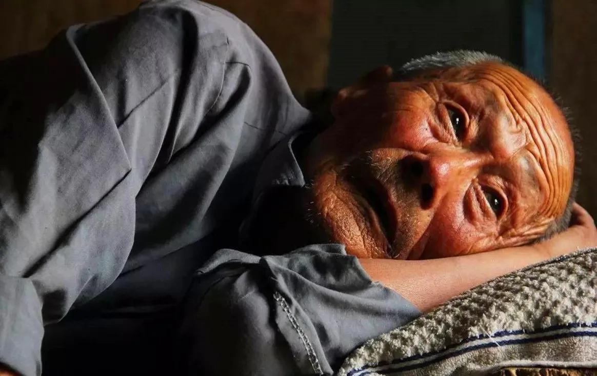 帮老人洗澡多少钱一天,帮老人洗澡这个生意可以做吗