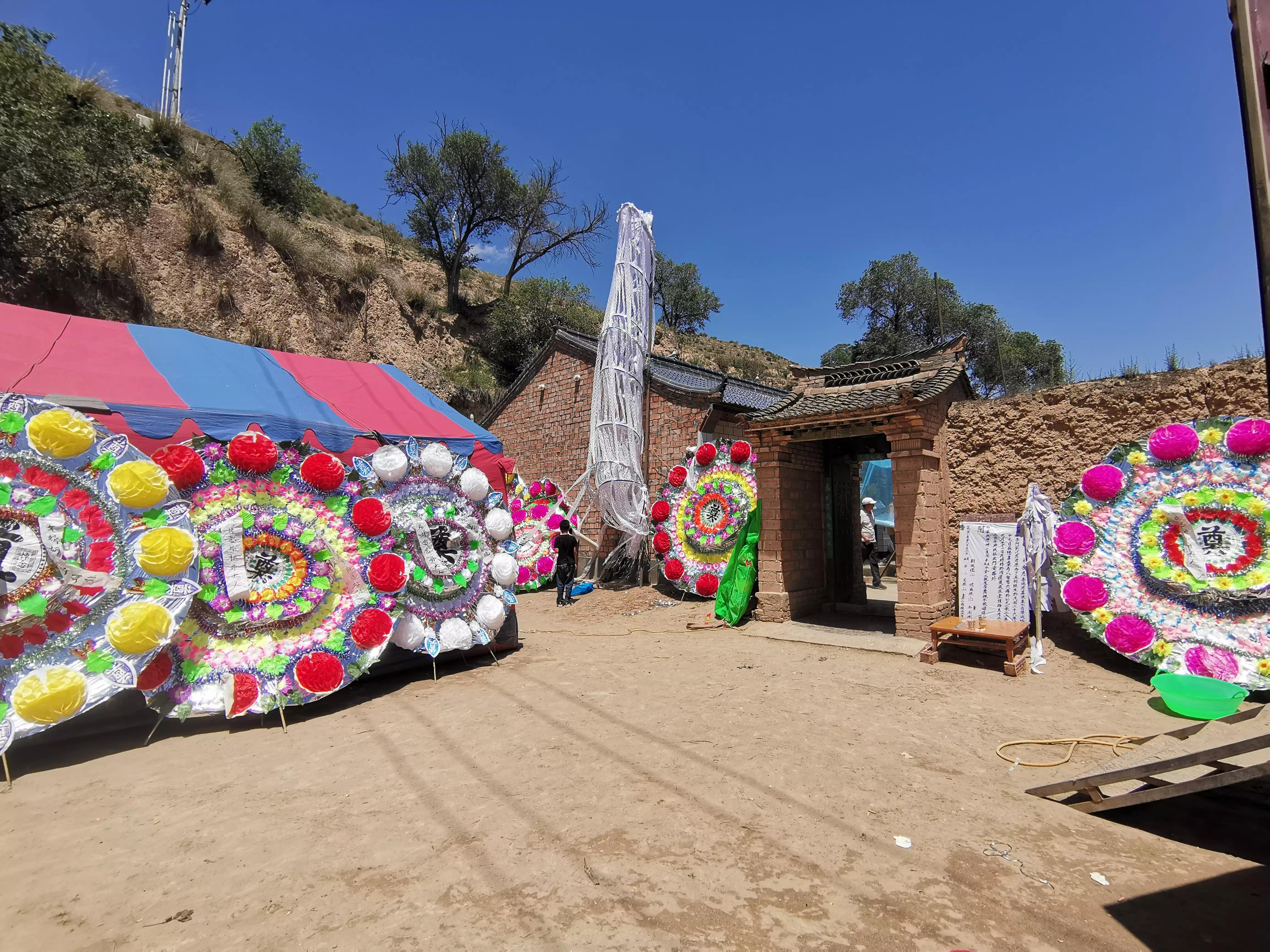 老妈告别儿女场景,悼母词范文