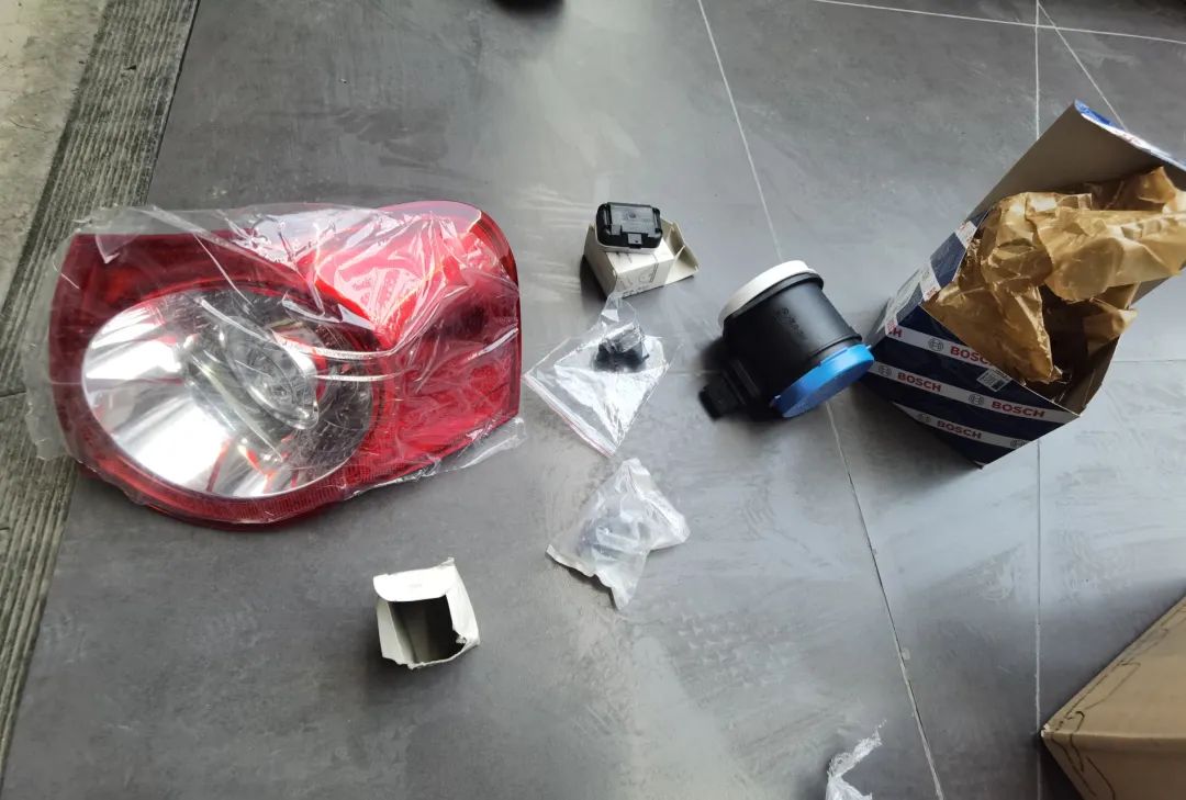 r36翻新改造全过程,大众r36这么老的车怎么还卖这么贵