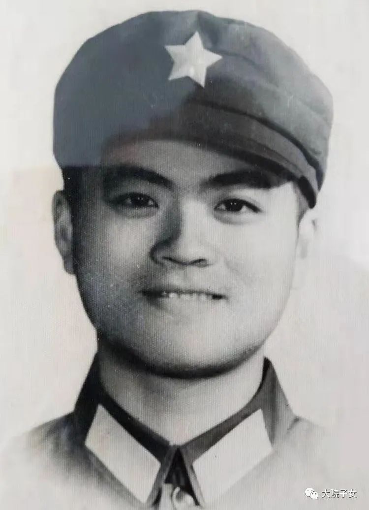 对越自卫反击战高校,向参加过自卫还击的战友们敬礼