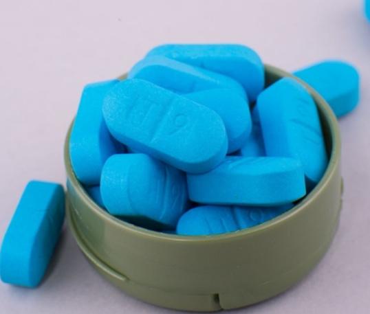 女子买“伟哥”偷偷喂老公，结果如何？医生：这药可不能这么吃