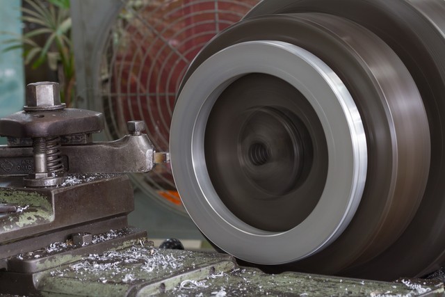 我，在广州当保安，07年在番禺区买下了2间旧房，如今价值300多万