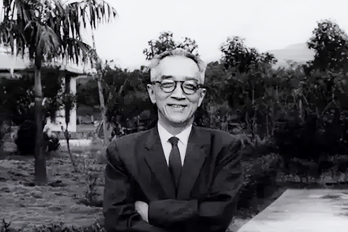 毛主席发表《蝶恋花》，胡适读完后评价：真肉麻，没有一句是通的