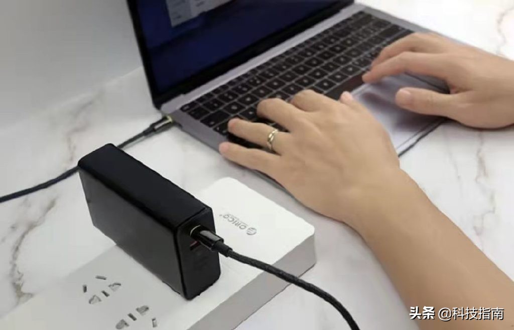 晚上电脑需要拔掉电源吗,笔记本电源不用了要每天都拔掉吗