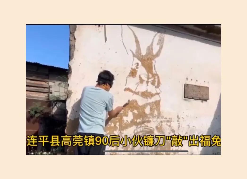 广东小伙敲画助废旧建筑重生