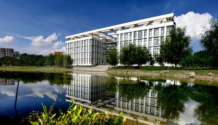 昆明医科大学——崇德、精业、团结、奉献