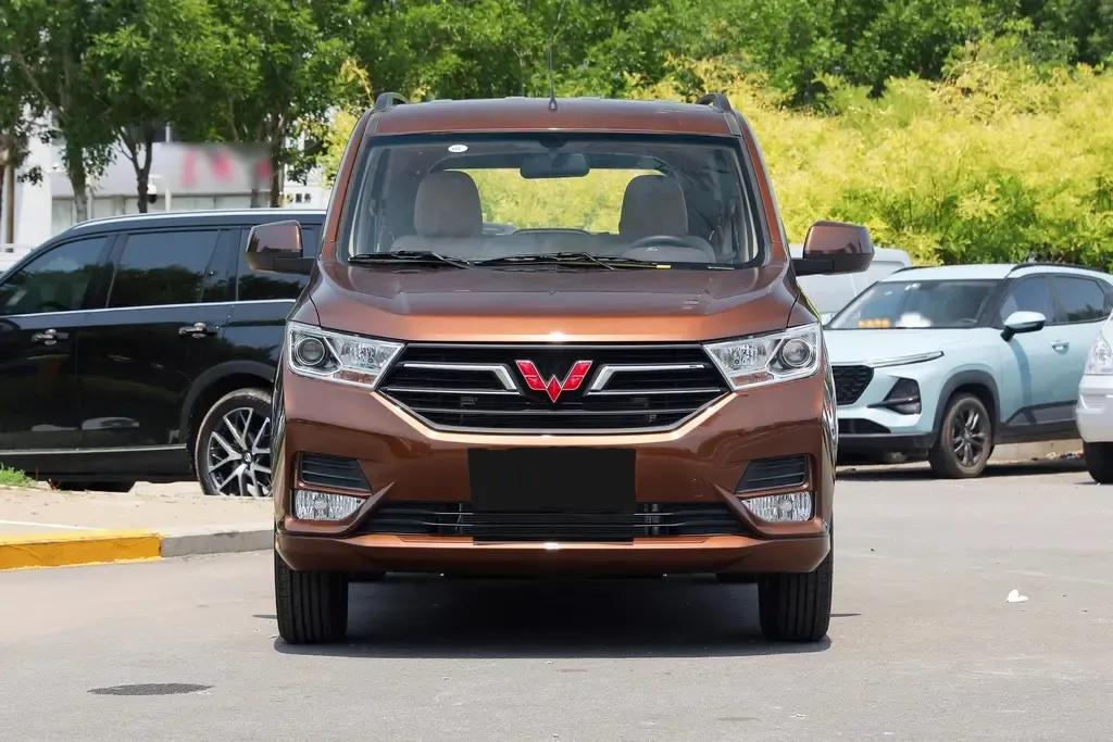 2017年五菱宏光面包车值多少钱,五菱宏光小型面包车最新报价图