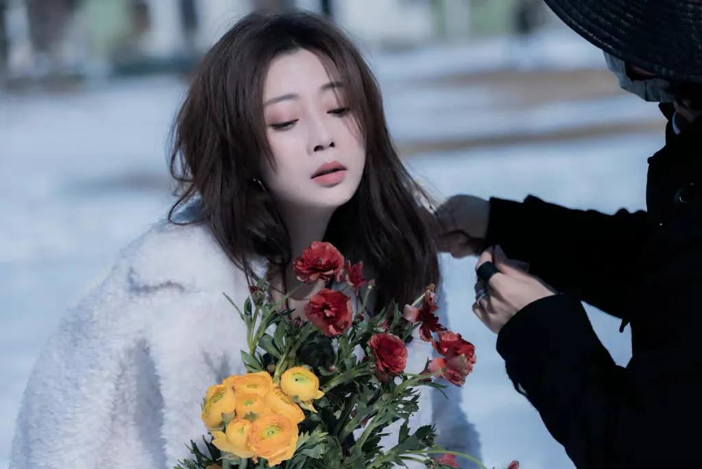 自从前夫入狱后，41岁“水蜜桃”殷桃，为何至今无人敢娶？