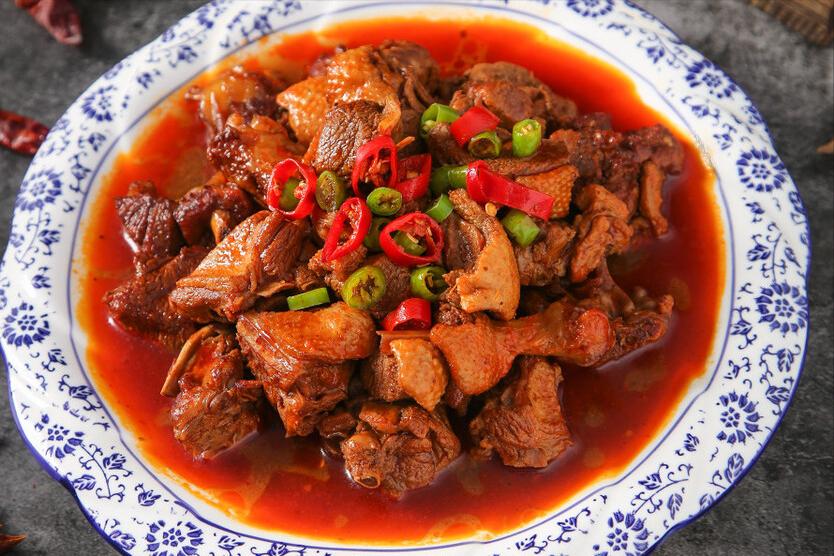 炒鸡时先不放油的做法,炒鸡焯水不焯水