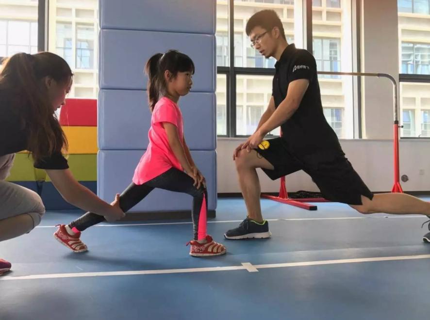 中考体测小腿前侧疼按摩,中考体测训练小腿酸痛怎么缓解