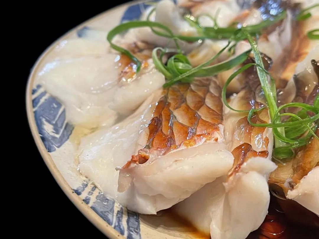 潮爸家7月2日午餐记录,湛江野生鹦鹉鱼,与苏眉青衣齐名海中珍品