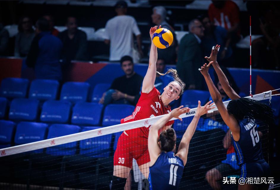 爆大冷!波兰女排3-1战胜卫冕冠军,获两连胜,2米03接应狂轰24分