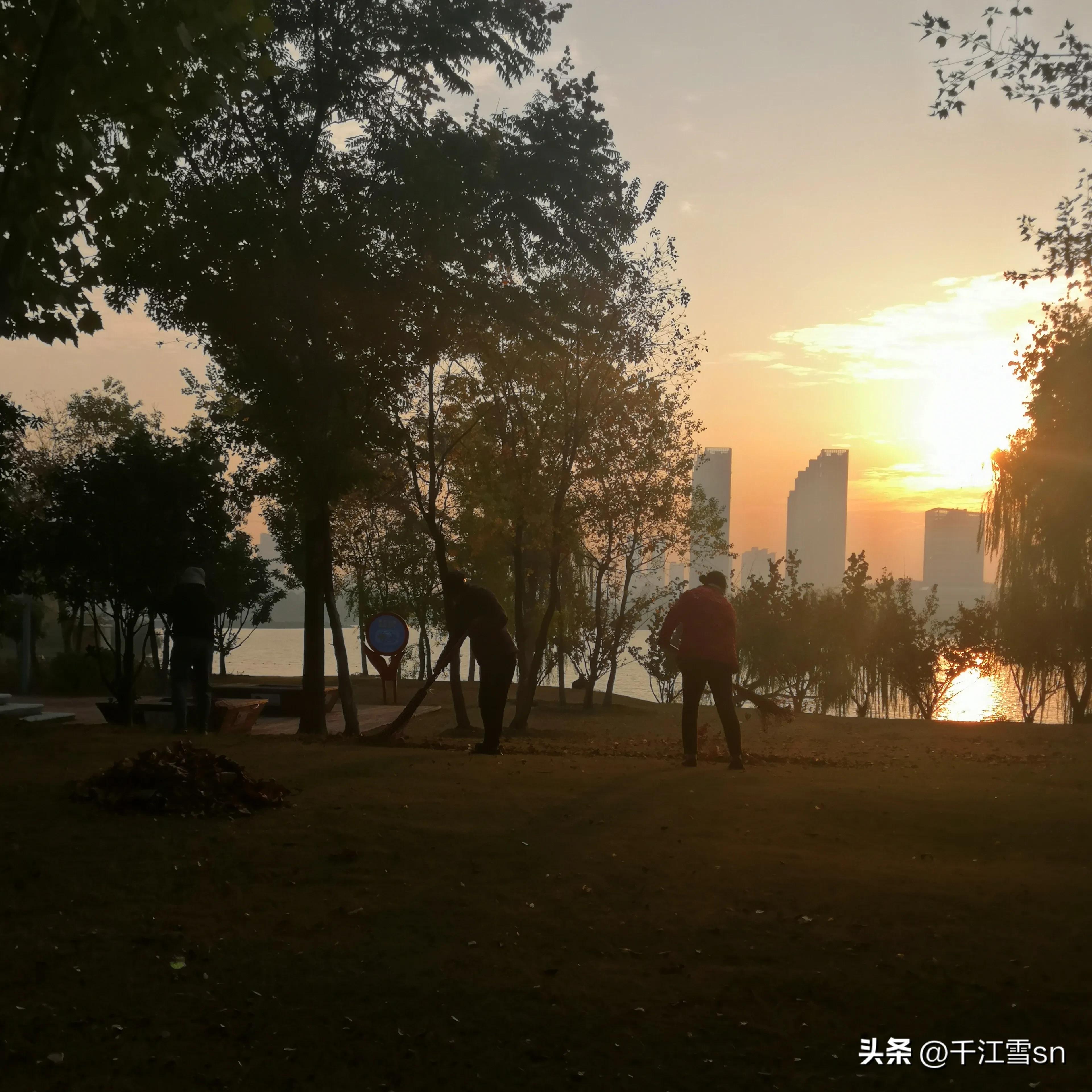 寂寞的跑道,孤独的操场