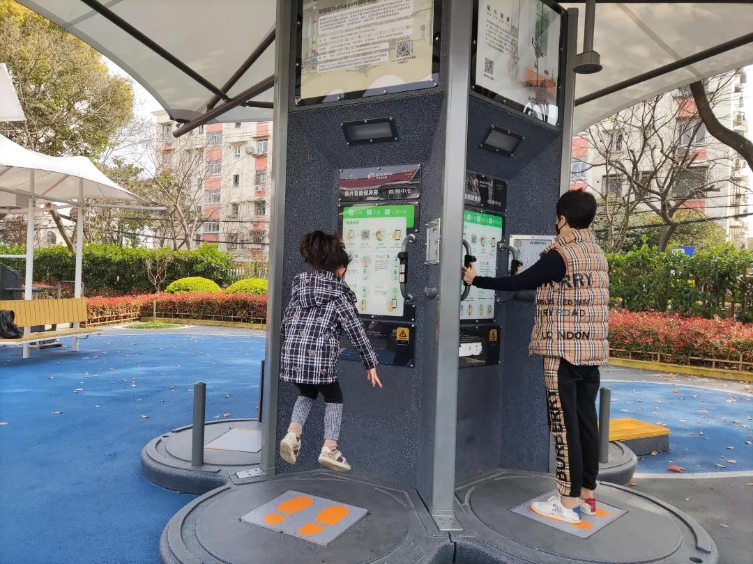 室外九处智能健身房,沸腾智能健身房