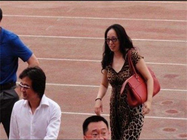 东北女富豪戴秀丽现状,黑龙江首富戴秀丽和她的丈夫