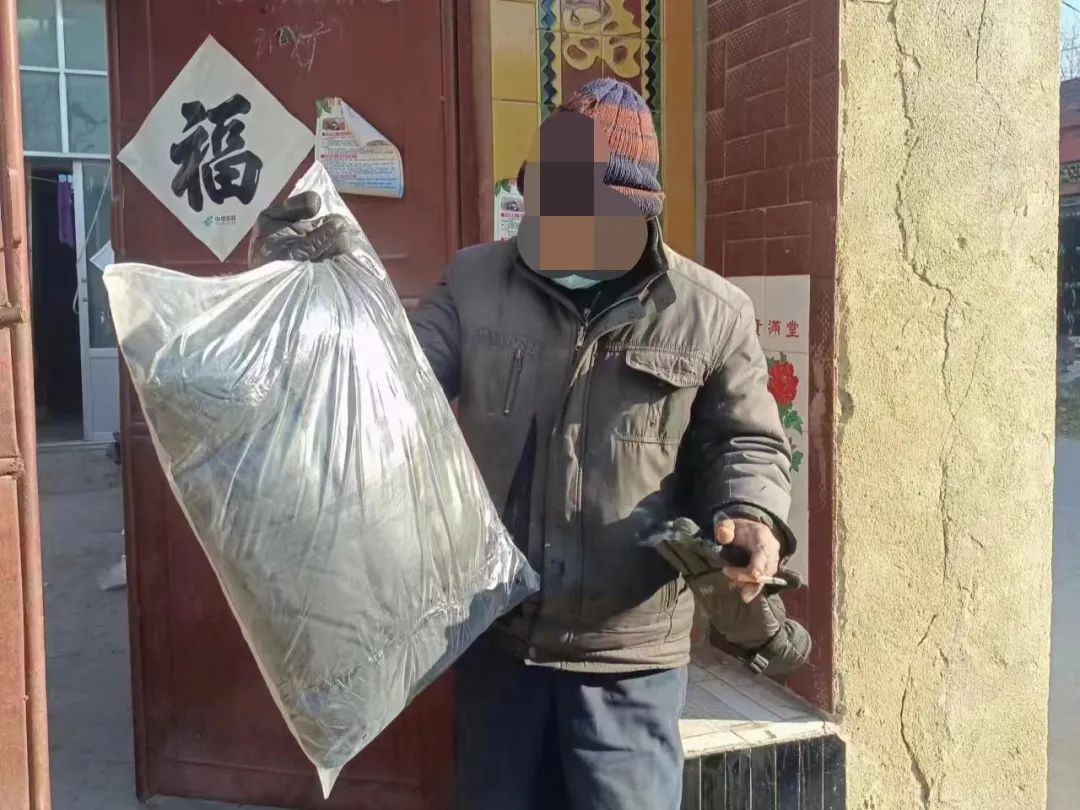 情系老人温暖晚年,情系贫困户冬日送温暖
