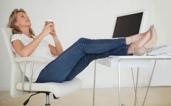 后背肩胛骨部位疼痛是什么原因,后背肩胛骨下方疼痛是心脏问题吗