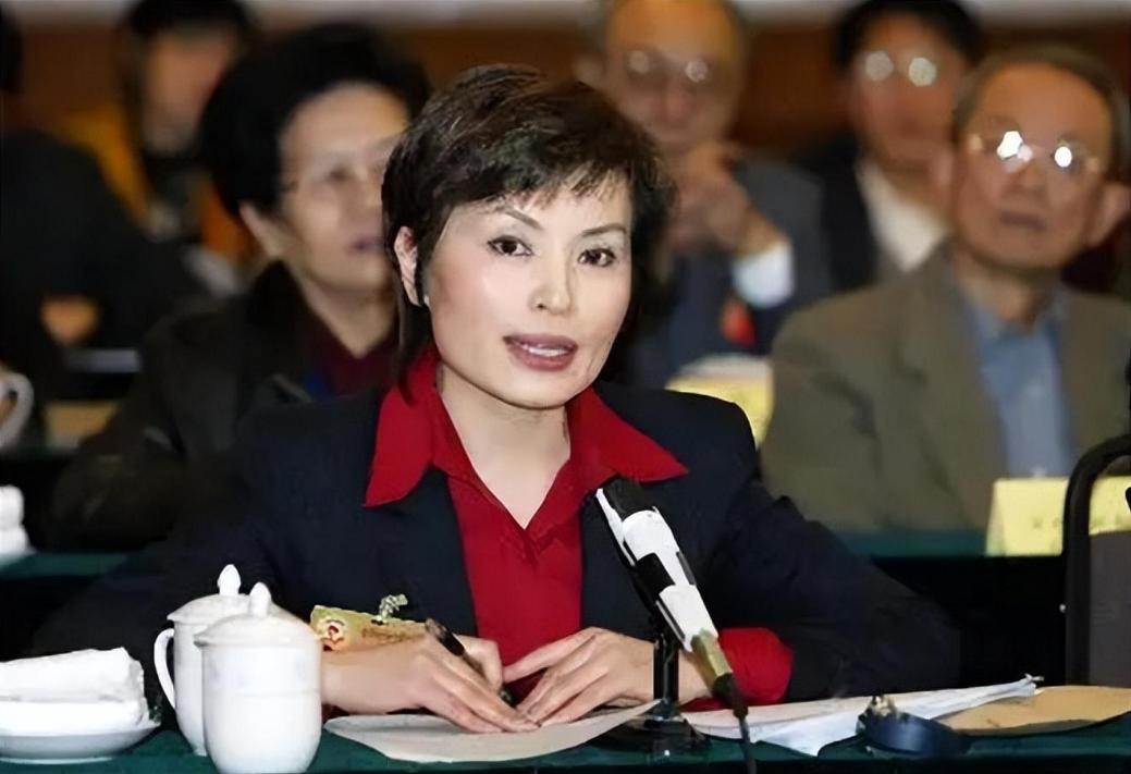 央视主播李瑞英儿子坠楼后怎样了,央视主播李瑞英儿子坠楼