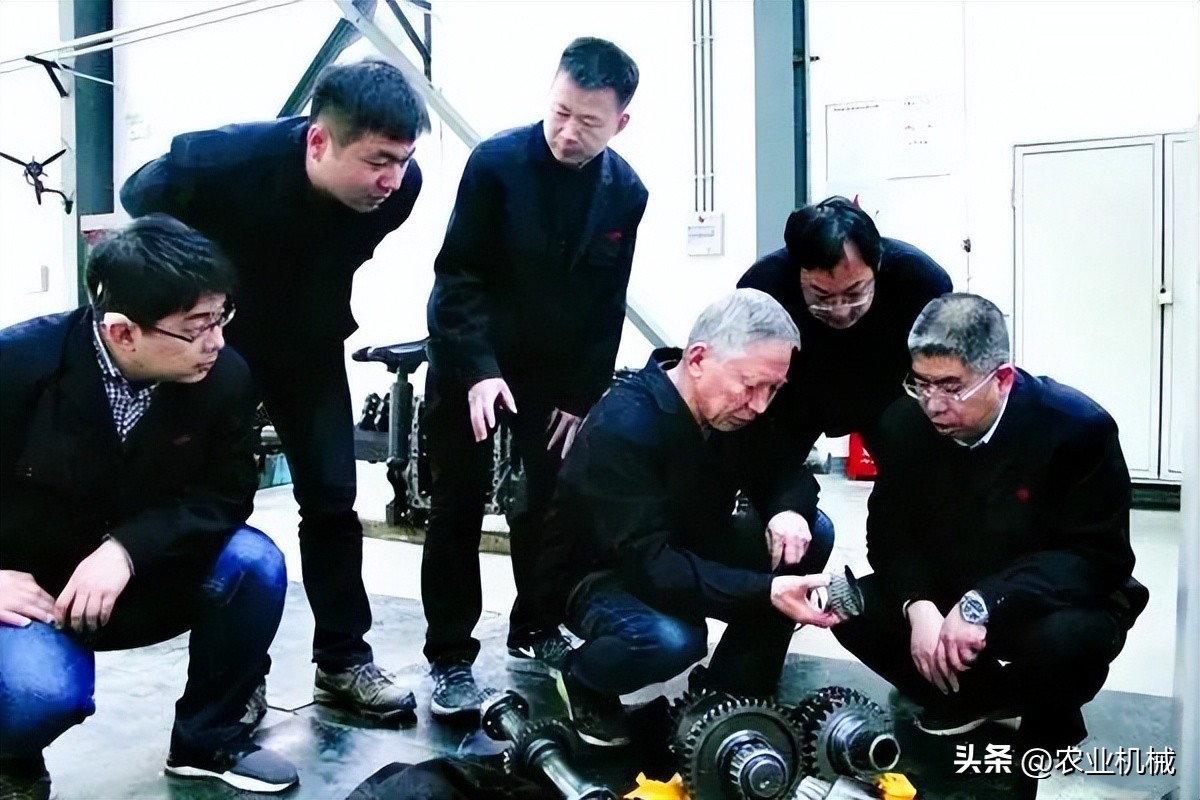 拖拉机破解,破解农业机械化难题