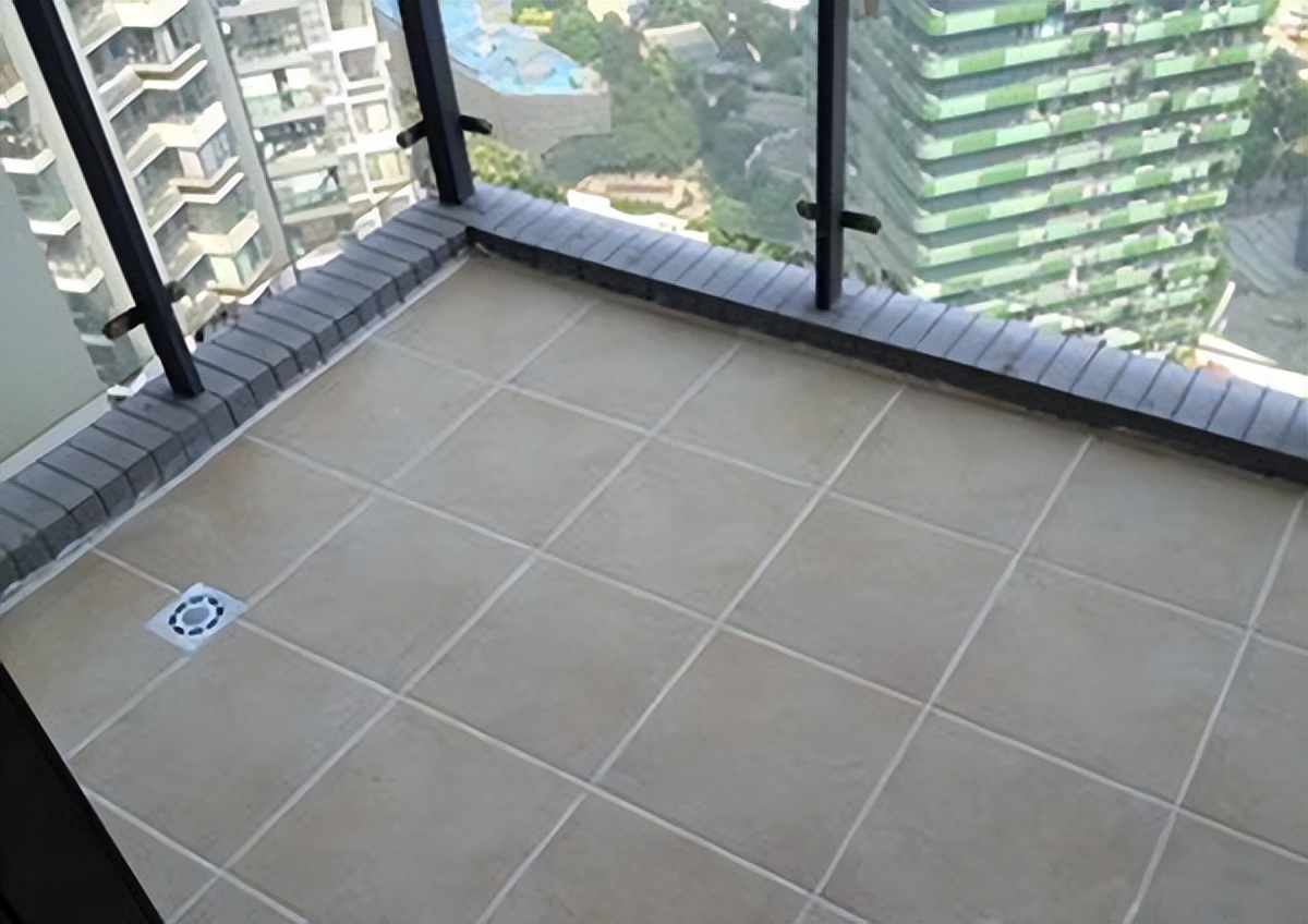 下雨天阳台渗水怎么处理,厨房阳台下雨天就渗水问题