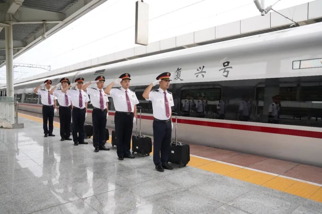 怎么才能成为火车司机,成为火车司机分几步