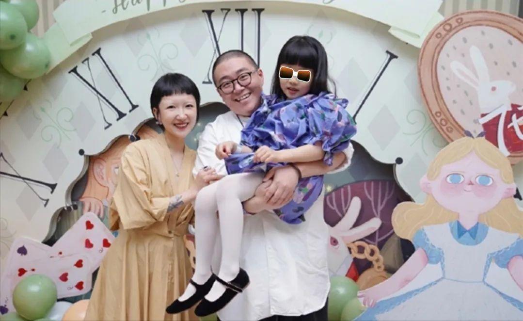 郝劭文4岁出道身价千万,郝劭文回应老婆二婚帮别人养孩子