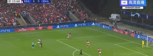 夜晚中绽放的烟花,足球烟花