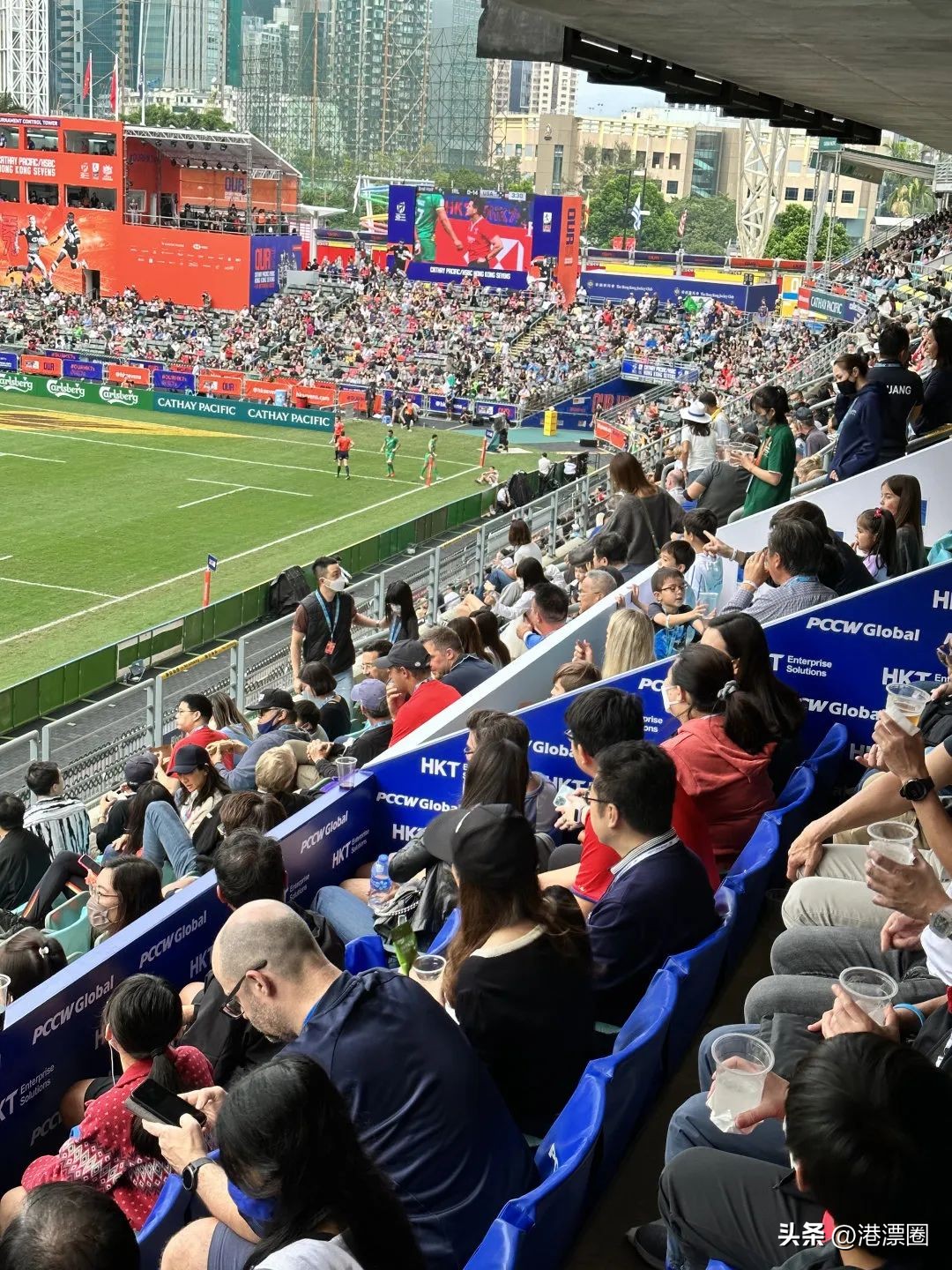 香港恢复正常！我去看比赛，竟然这么多人没戴口罩
