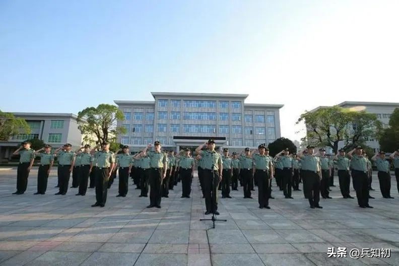 在部队里需要上班吗,在部队可以出来玩吗