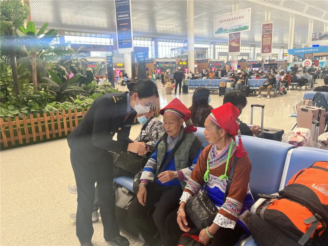 昆明南站的服务中心在哪里,昆明南站贵宾服务