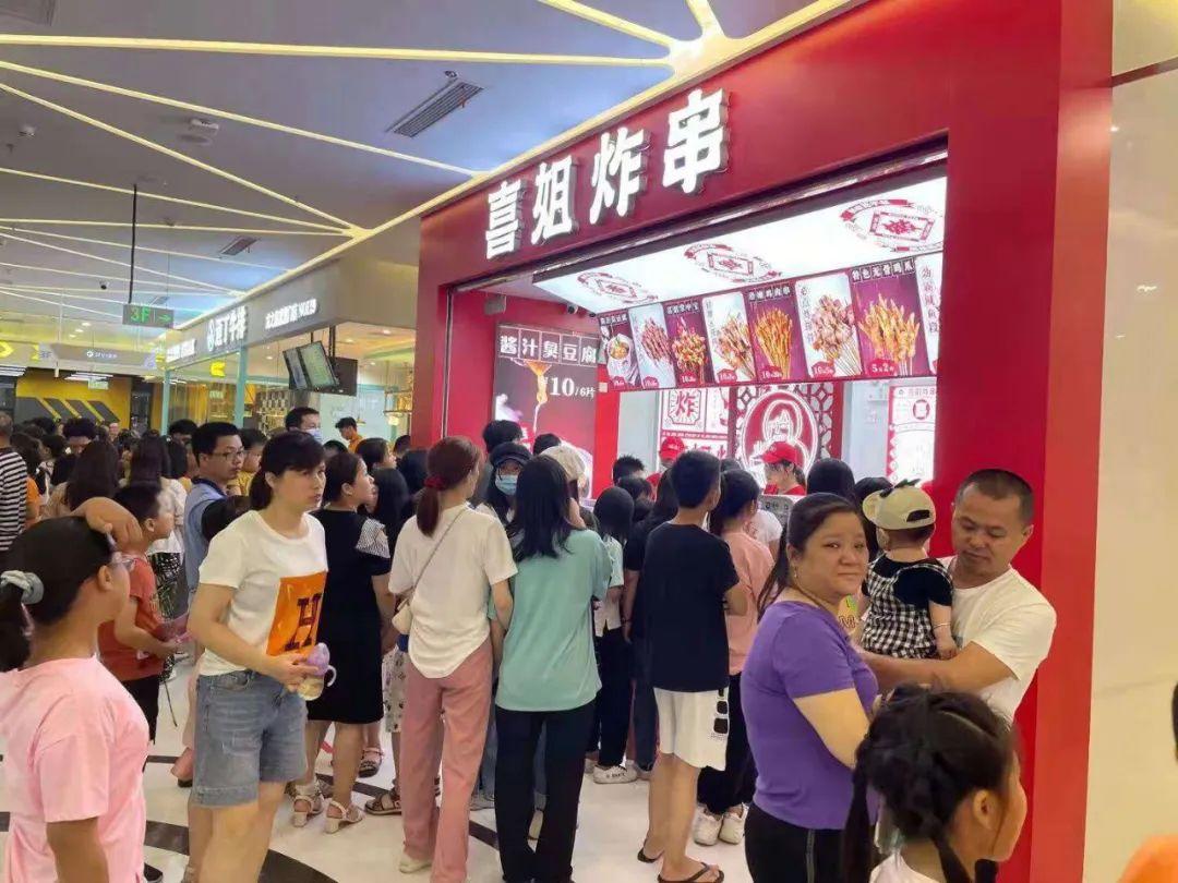 靠10平小店铺从月入5000到月入50000,靠十平米小店铺月挣10万