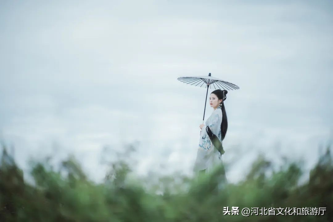 今日谷雨百谷万物更新,谷雨时期下雨的诗词