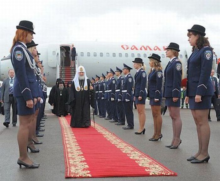 80个神奇的真实照片，不高兴的狗子，崎岖的铁路，倒立劈叉拉筋