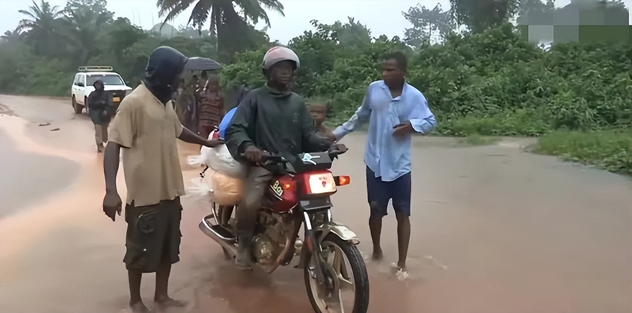 这个国家抄美国“作业”,如今穷到买拖鞋都得分期，雨天全国瘫痪