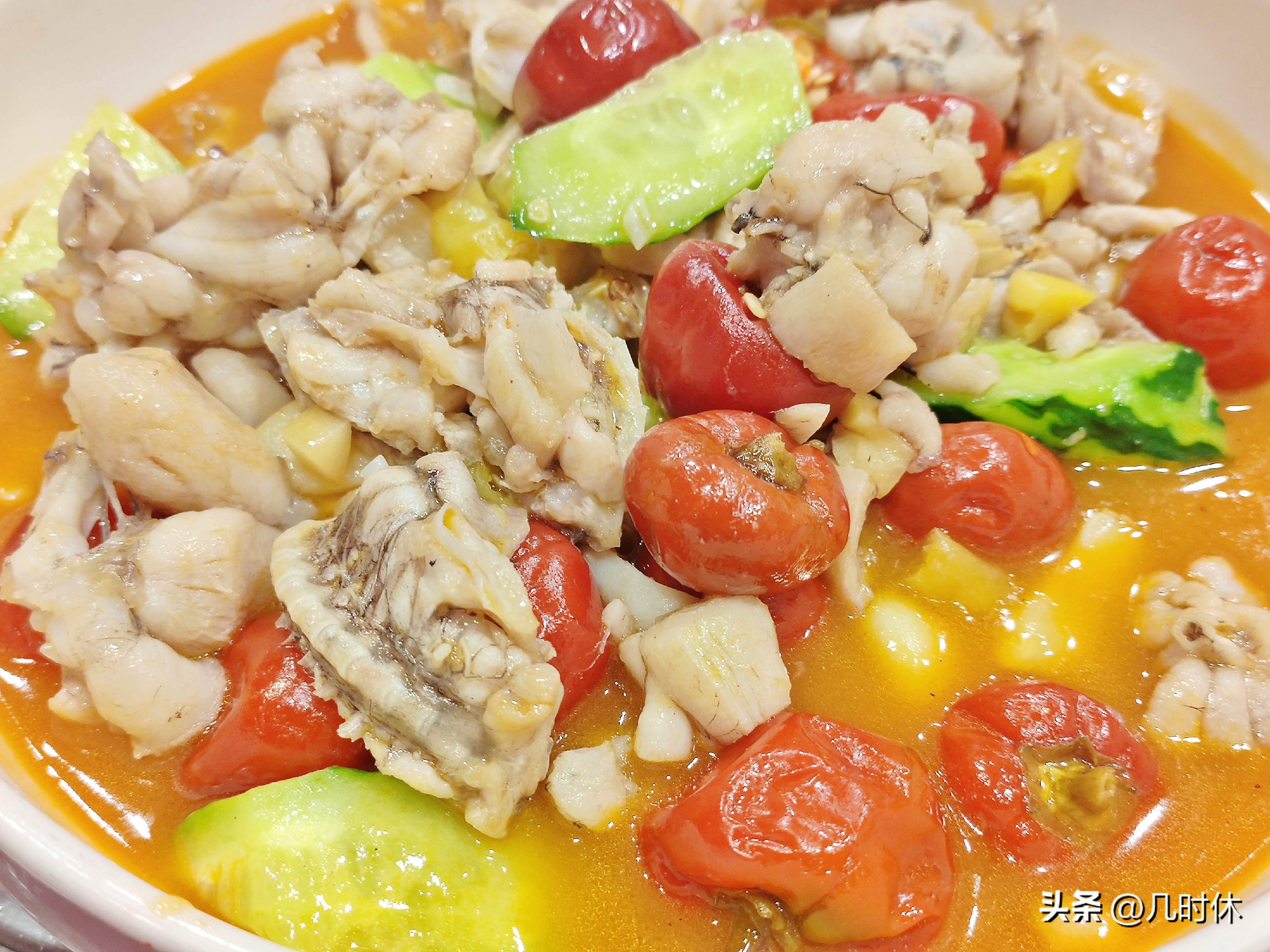 夜宵小龙虾啤酒,吃小龙虾喝啤酒的季节