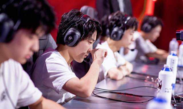 xyg4:1战胜dyg各主播反应,xyg4:1战胜dyg