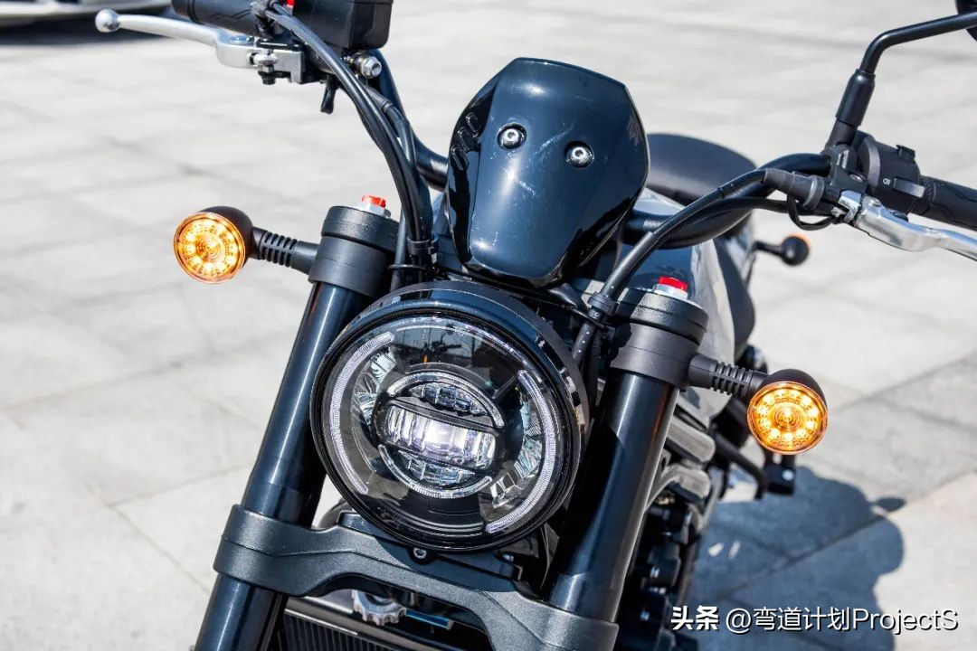 28990元起,更加接近原著,黑武士CM550上市