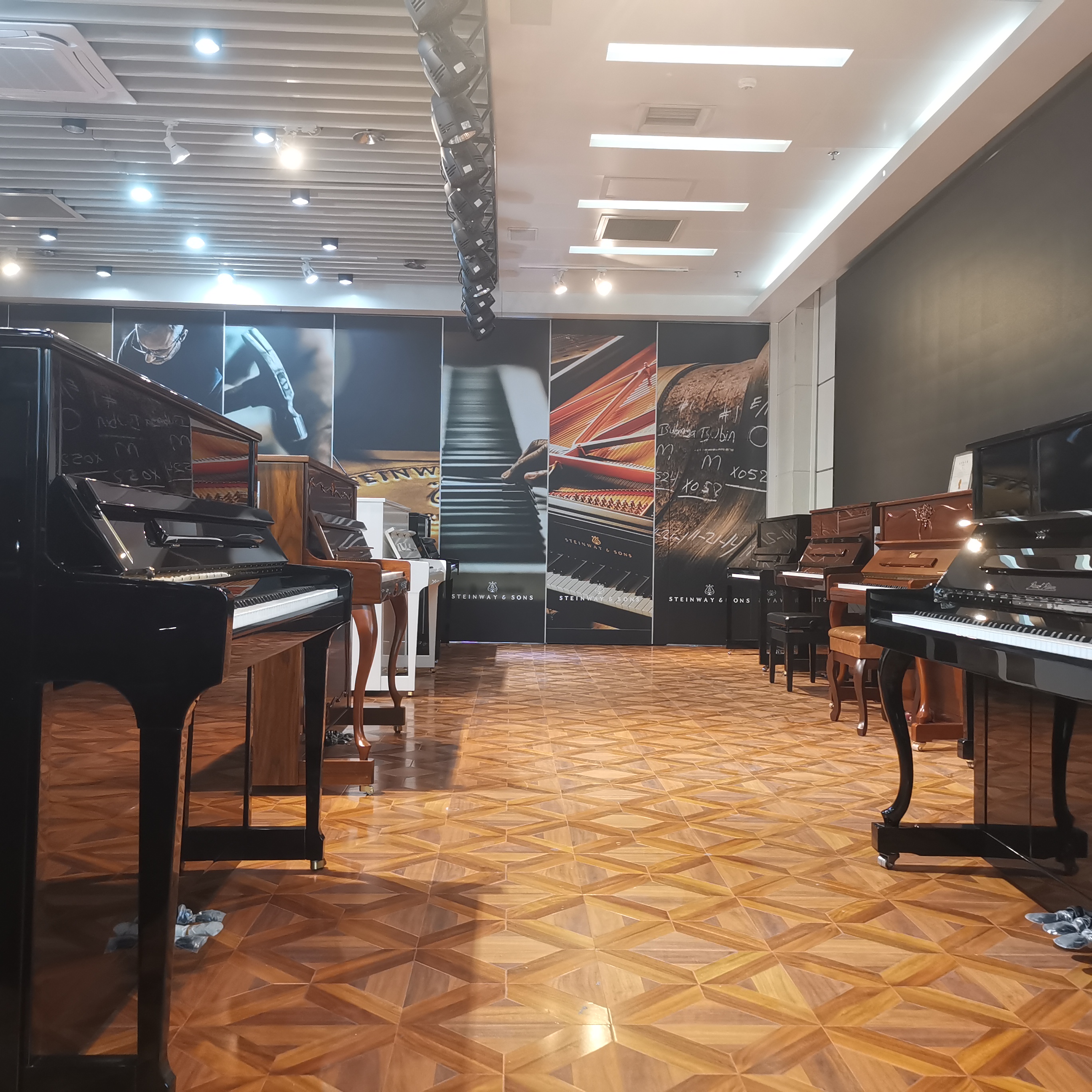 成都哪里买二手钢琴靠谱,成都买吉他琴行推荐